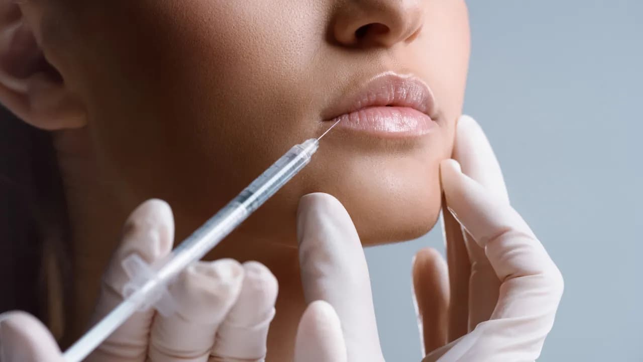 Ile kosztuje botox ust? Ceny zabiegów w Polsce i co wpływa na koszt