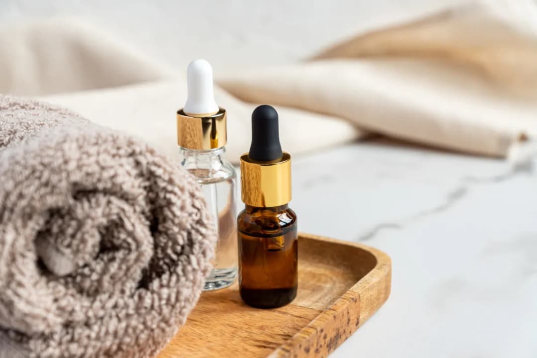 Jakie kosmetyki do cery tłustej skutecznie redukują błyszczenie i pory